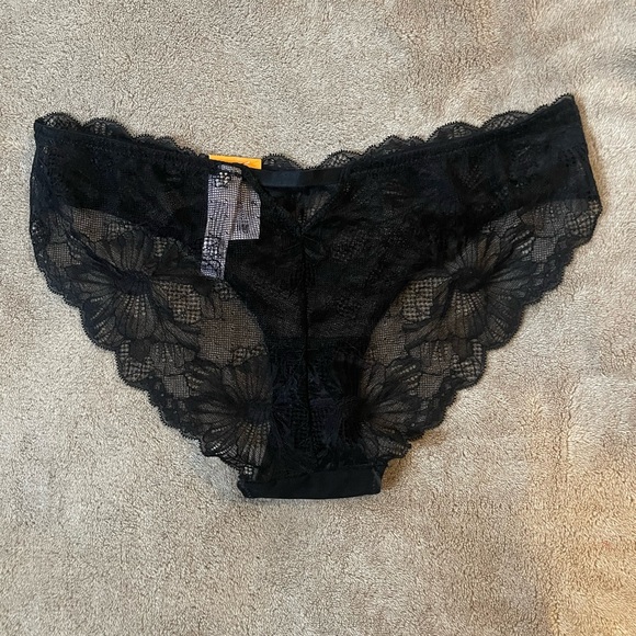 Auden Women's Elegant Black Lace Panties - Picture 3 of 4